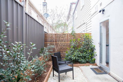 Esperanza Gardens - A Stylish Victorian Studio - Yamba Accommodation 4