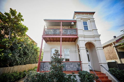 Esperanza Gardens - A Stylish Victorian Studio - Yamba Accommodation 0