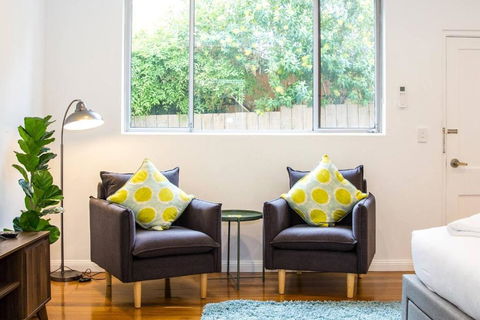 Esperanza Gardens - A Stylish Victorian Studio - Yamba Accommodation 3