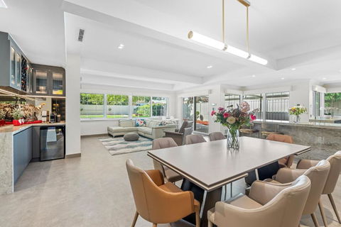 Exquisite Oasis Family Retreat - Yamba Accommodation 4