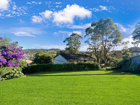 Fab 3-Bed Stay With Great Outdoors & Water Views - Yamba Accommodation 0