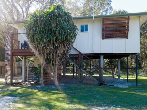 FLINDERS BEACHHOUSE - Yamba Accommodation 0