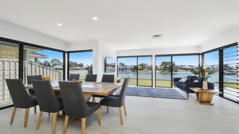 FLOATING ON THE CANALS - 80 COMMODORE CRES - Yamba Accommodation 1