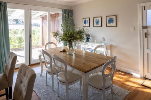FOREST CORNER - 3 BEDROOM WEATHERBOARD, TRENTHAM - Yamba Accommodation 1