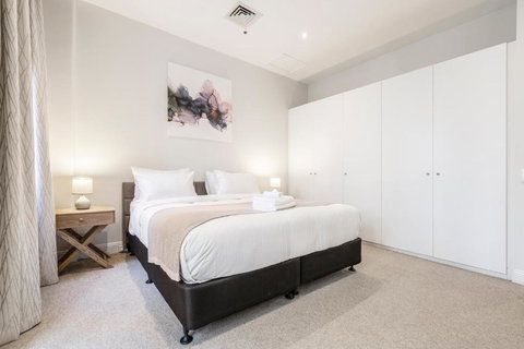 Fabulous Collins Street Luxury 2 BR Apartment - Yamba Accommodation 3