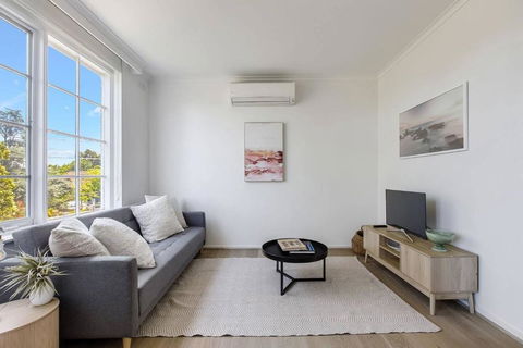 Golden Alma - A Radiant Escape Between City & Sand - Yamba Accommodation 1