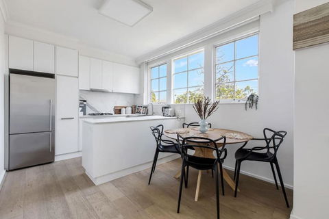 Golden Alma - A Radiant Escape Between City & Sand - Yamba Accommodation 2