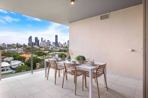 Gabba Oasis:Luxury 3BRM Apt Pool - Yamba Accommodation 3