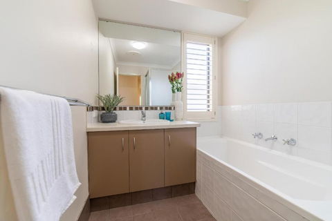 Greenmount Getaway - Yamba Accommodation 4