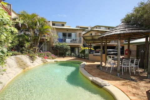 GORGEOUS STUDIO + 100M TO BEACH + POOL - Yamba Accommodation 3