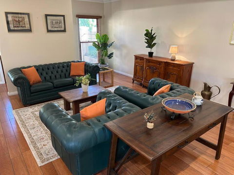 Grand Retreat In Peaceful Street - Yamba Accommodation 0