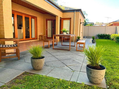 Grand Retreat In Peaceful Street - Yamba Accommodation 1