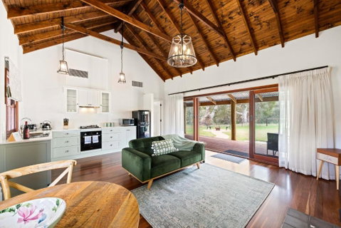 Grandview Accommodation - Hideaway Huts - Yamba Accommodation 2