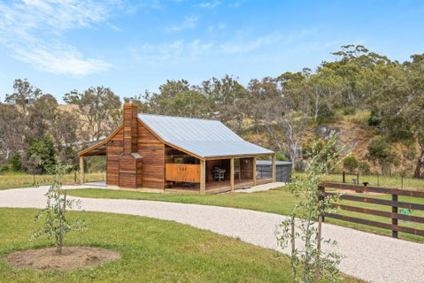 Grandview Accommodation - Hideaway Huts - Yamba Accommodation 0