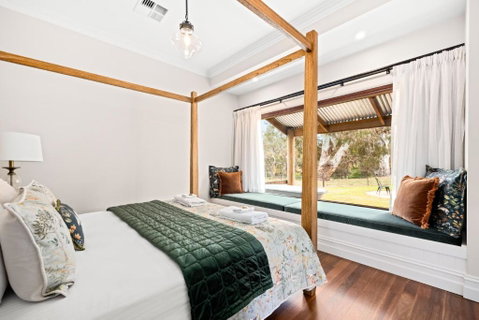 Grandview Accommodation - Hideaway Huts - Yamba Accommodation 1