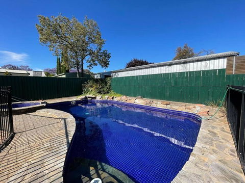 Group House With Views Of The Salt Pool And Spa - Yamba Accommodation 3