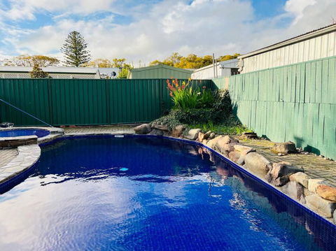 Group House With Views Of The Salt Pool And Spa - Yamba Accommodation 4