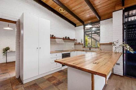 Hillside Retreat- Your Tranquil Home Away - Yamba Accommodation 1