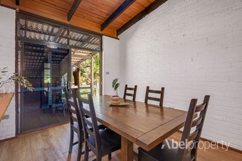 Historical Cottage In The Hills - Yamba Accommodation 1