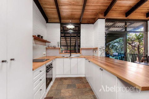 Historical Cottage In The Hills - Yamba Accommodation 3