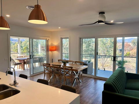House On The Hill - Yamba Accommodation 1