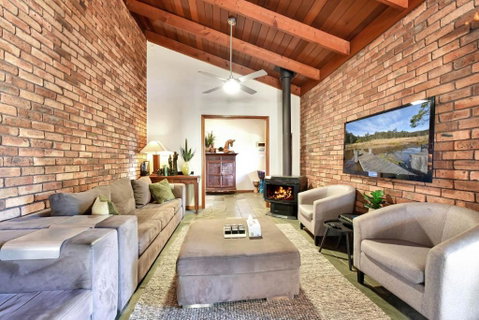 Hunter Valley Kangaroo Retreat With 60 Kangaroos - Yamba Accommodation 2
