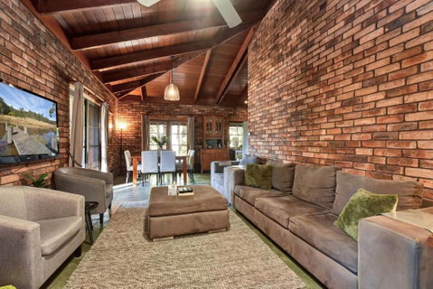 Hunter Valley Kangaroo Retreat With 60 Kangaroos - Yamba Accommodation 3