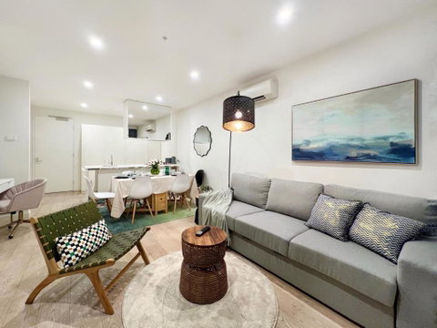 Indulge Luxury Holiday Near Brighton Beach With Private Garden Parking - Yamba Accommodation 1