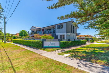 Adrift Apartments with Yamba Accommodation