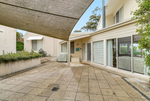 Aegina - Yamba Accommodation 1