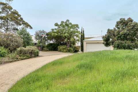 Aegina - Yamba Accommodation 3