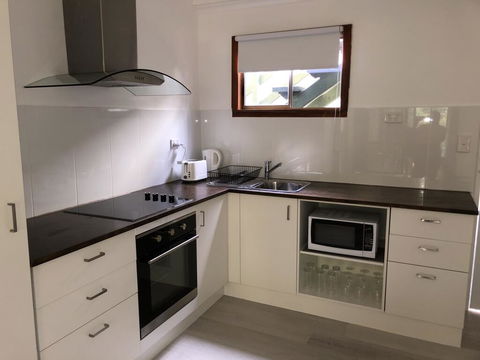 Airlie Getaway Unit 3 - Yamba Accommodation 0