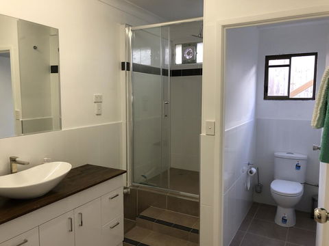 Airlie Getaway Unit 3 - Yamba Accommodation 2