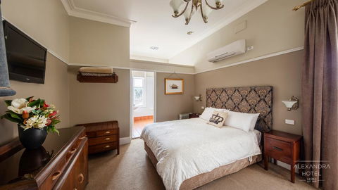 Alexandra Hotel - Yamba Accommodation 2