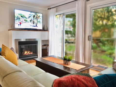 Alice's Palace, 2-minute Walk To Lifeguard Patrolled Surf Beach - Yamba Accommodation 1