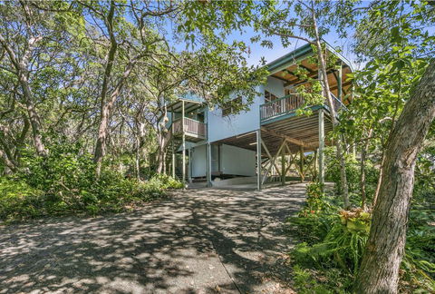 Alinjarra - 13 Waller Court - Yamba Accommodation 0