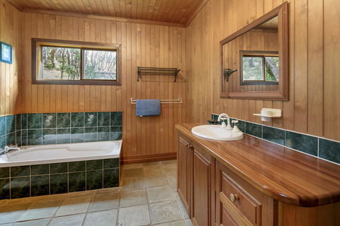 Alinjarra - 13 Waller Court - Yamba Accommodation 1