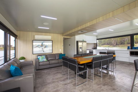 All Seasons Houseboats - Yamba Accommodation 3