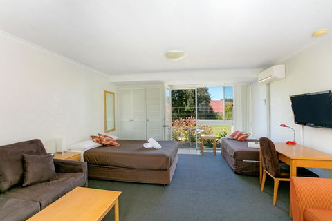Alloggio Bathurst (previously Bathurst Apartments) - Yamba Accommodation 2