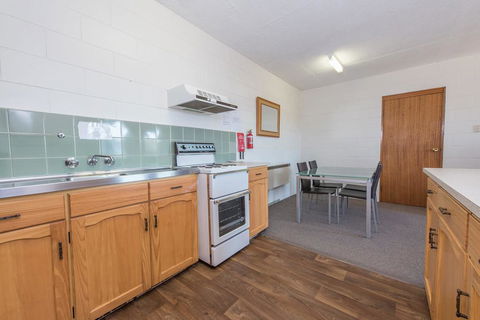 Alpine Apartment - Great Location With Views Of Lake Jindabyne - Yamba Accommodation 2