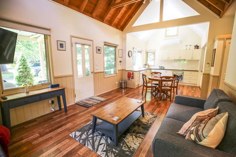 Alpine Arnica Cottage 1 - Yamba Accommodation 0
