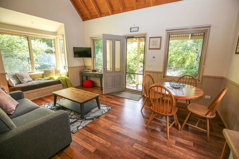Alpine Arnica Cottage 2 - Yamba Accommodation 0