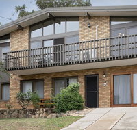 Alpine House - Views over Lake Jindabyne and the Snowy Mountains - Yamba Accommodation
