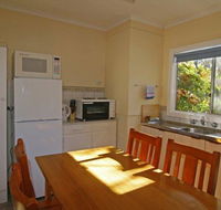 Alpine Park Riverside Cottages - Yamba Accommodation
