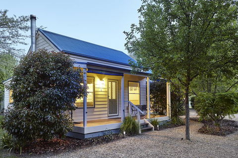 Alpine Valley Cottages - Yamba Accommodation 0