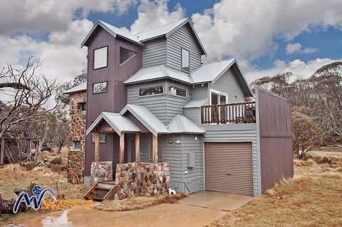 Alyeska - Yamba Accommodation 0