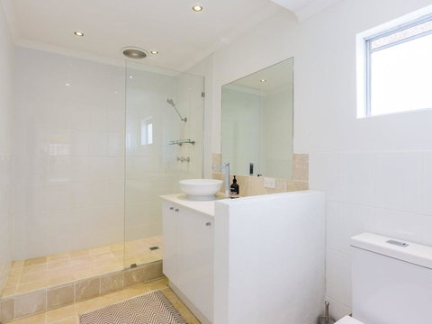 Amalfi Beach House - Yamba Accommodation 3