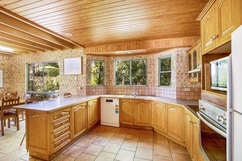 Amaroo - Rainbow Shores Room For Everyone And Walk To Beach - Yamba Accommodation 1