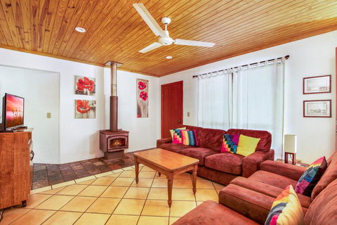 Amaroo - Rainbow Shores Room For Everyone And Walk To Beach - Yamba Accommodation 2