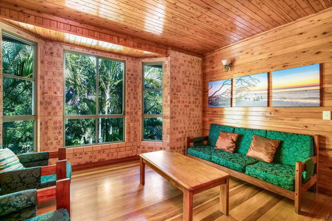 Amaroo - Rainbow Shores Room For Everyone And Walk To Beach - Yamba Accommodation 3